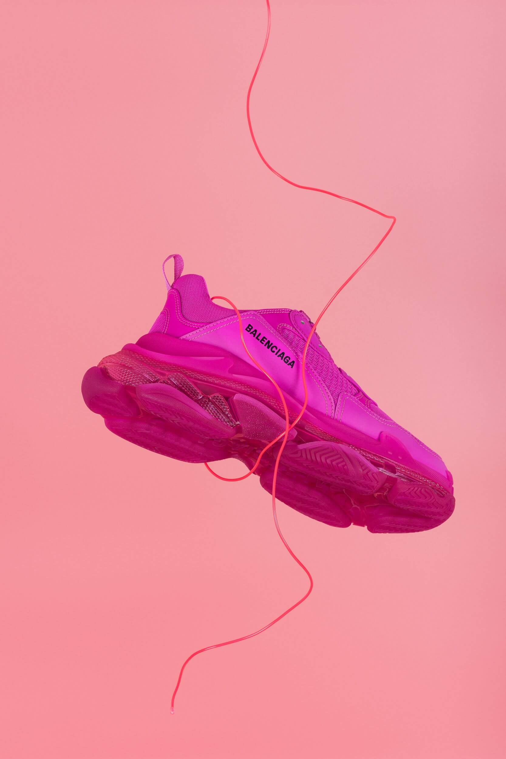 Balenciaga_Triple_S-Pink-Sneakers-Vertical-SH_01-02©Aivaras_Simonis